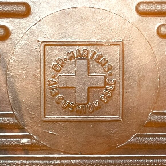 Dr. Martens Chelsea Boots — Women’s 8 — Brown Pebbled Leather — Flora - Picture 9 of 12